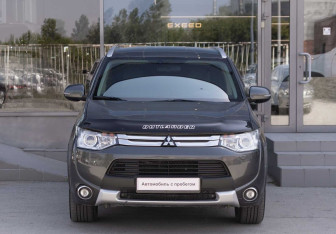 Подержанный автомобиль Mitsubishi Outlander 2014 года (2 фото)