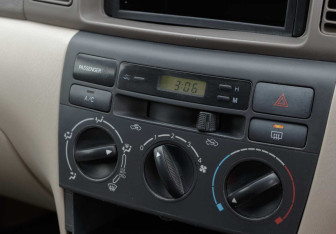 Подержанный автомобиль Toyota Corolla Wagon 2002 года (14 фото)