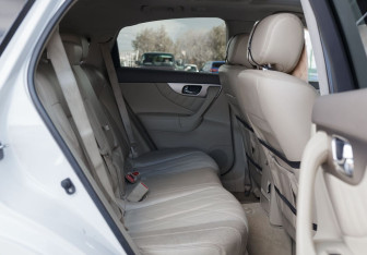 Подержанный автомобиль Infiniti FX 2008 года (23 фото)
