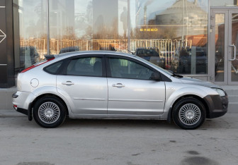 Подержанный автомобиль Ford Focus Hatchback 2006 года (4 фото)