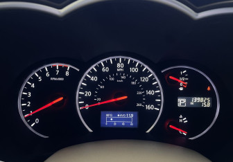 Подержанный автомобиль Nissan Quest 2013 года (12 фото)