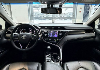 Подержанный автомобиль Toyota Camry Sedan 2018 года (21 фото)