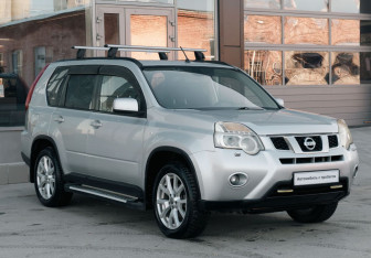 Подержанный автомобиль Nissan X-Trail 2012 года (3 фото)