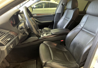 Подержанный автомобиль BMW X6 2013 года (9 фото)