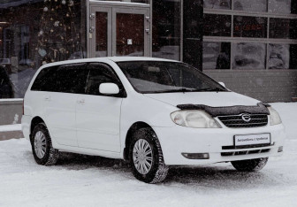 Подержанный автомобиль Toyota Corolla Wagon 2002 года (3 фото)