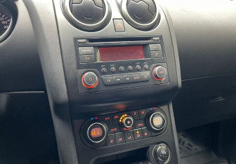 Подержанный автомобиль Nissan Qashqai 2012 года (15 фото)