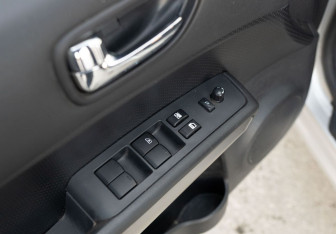 Подержанный автомобиль Nissan X-Trail 2011 года (17 фото)