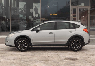 Подержанный автомобиль Subaru XV 2012 года (8 фото)