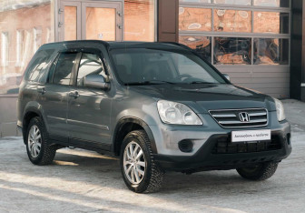 Подержанный автомобиль Honda CR-V 2005 года (3 фото)