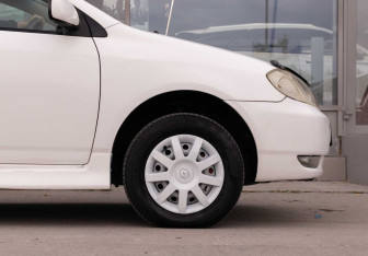 Подержанный автомобиль Toyota Corolla Sedan 2001 года (9 фото)