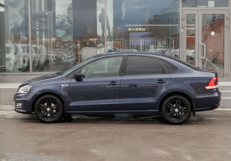 Подержанный автомобиль Volkswagen Polo Sedan 2017 года (8 фото)