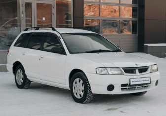 Подержанный автомобиль Nissan Wingroad 2000 года (3 фото)