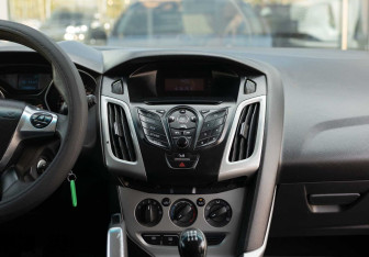 Подержанный автомобиль Ford Focus Hatchback 2012 года (14 фото)