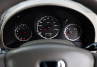 Подержанный автомобиль Honda Mobilio 2002 года (12 фото)