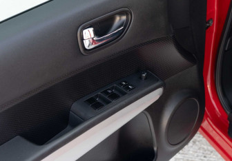 Подержанный автомобиль Nissan X-Trail 2010 года (16 фото)