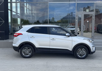 Подержанный автомобиль Hyundai Creta 2019 года (8 фото)