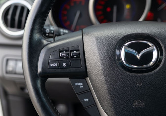 Подержанный автомобиль Mazda CX-7 2011 года (12 фото)