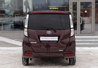 Подержанный автомобиль Toyota Tank 2019 года (6 фото)