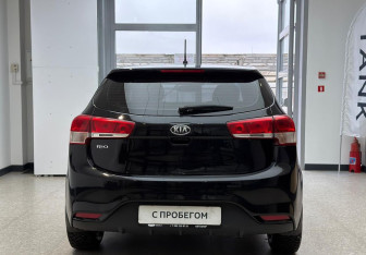 Подержанный автомобиль Kia Rio Hatchback 2015 года (5 фото)