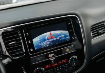 Подержанный автомобиль Mitsubishi Outlander 2019 года (14 фото)