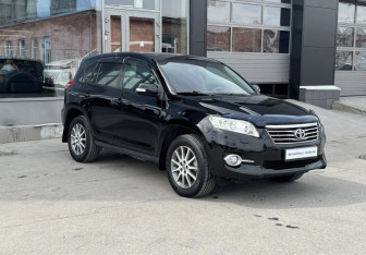 Подержанный автомобиль Toyota RAV4 2011 года (3 фото)