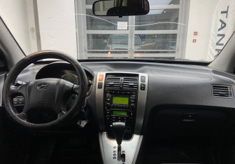 Подержанный автомобиль Hyundai Tucson 2008 года (11 фото)