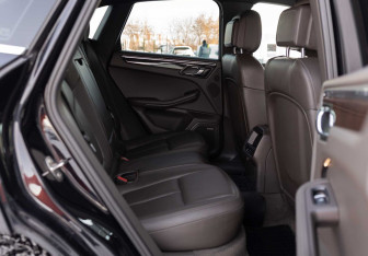 Подержанный автомобиль Porsche Macan 2015 года (17 фото)