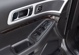 Подержанный автомобиль Ford Explorer 2012 года (18 фото)