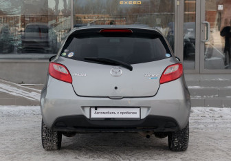 Подержанный автомобиль Mazda Demio 2014 года (6 фото)