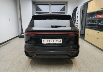 Подержанный автомобиль Geely Monjaro 2023 года (6 фото)