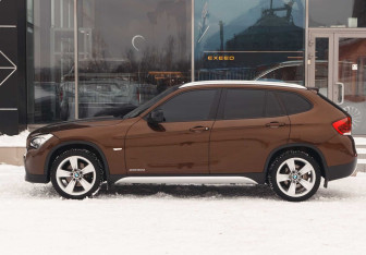 Подержанный автомобиль BMW X1 2011 года (8 фото)