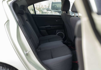 Подержанный автомобиль Mazda 3 Sedan 2008 года (17 фото)