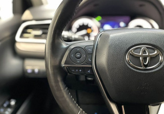 Подержанный автомобиль Toyota Camry Sedan 2019 года (16 фото)