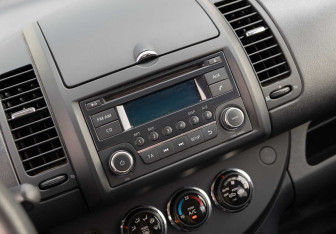 Подержанный автомобиль Nissan Note 2012 года (14 фото)