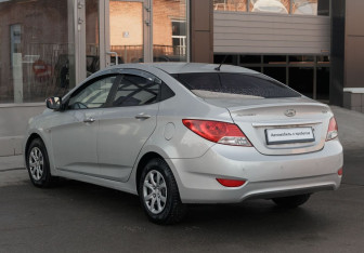 Подержанный автомобиль Hyundai Accent Sedan 2011 года (7 фото)