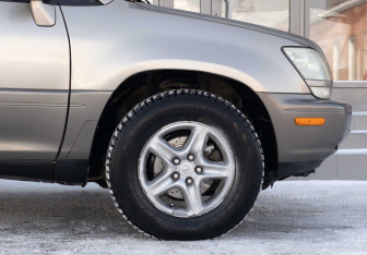 Подержанный автомобиль Lexus RX 2000 года (9 фото)