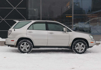 Подержанный автомобиль Lexus RX 2001 года (4 фото)