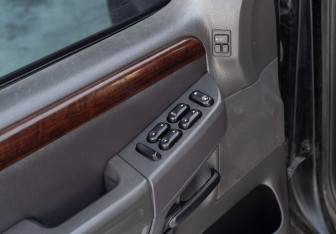 Подержанный автомобиль Ford Explorer 2005 года (15 фото)