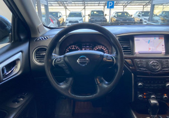Подержанный автомобиль Nissan Pathfinder 2014 года (17 фото)