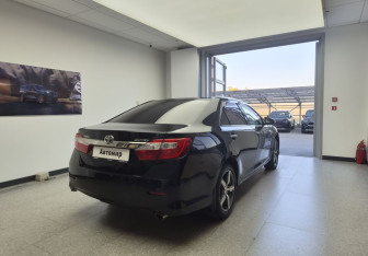 Подержанный автомобиль Toyota Camry Sedan 2013 года (4 фото)