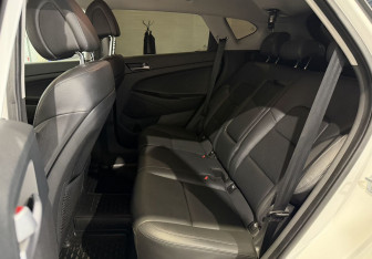 Подержанный автомобиль Hyundai Tucson 2016 года (14 фото)