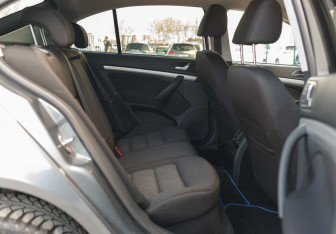 Подержанный автомобиль Skoda Octavia Liftback 2012 года (18 фото)