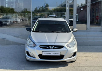 Подержанный автомобиль Hyundai Solaris Sedan 2013 года (2 фото)
