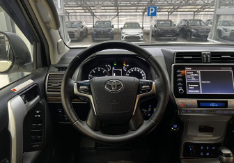 Подержанный автомобиль Toyota Land Cruiser Prado 2020 года (10 фото)