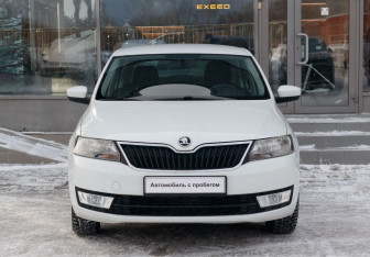 Подержанный автомобиль Skoda Rapid Wagon 2014 года (2 фото)