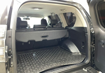 Подержанный автомобиль Toyota Land Cruiser Prado 2017 года (10 фото)