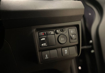 Подержанный автомобиль Honda Freed 2012 года (13 фото)