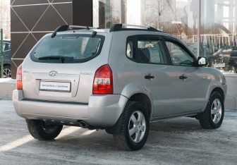 Подержанный автомобиль Hyundai Tucson 2007 года (5 фото)