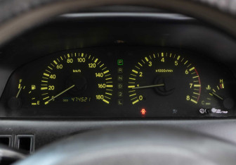 Подержанный автомобиль Toyota Carina Sedan 1999 года (12 фото)