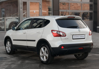 Подержанный автомобиль Nissan Qashqai 2013 года (7 фото)